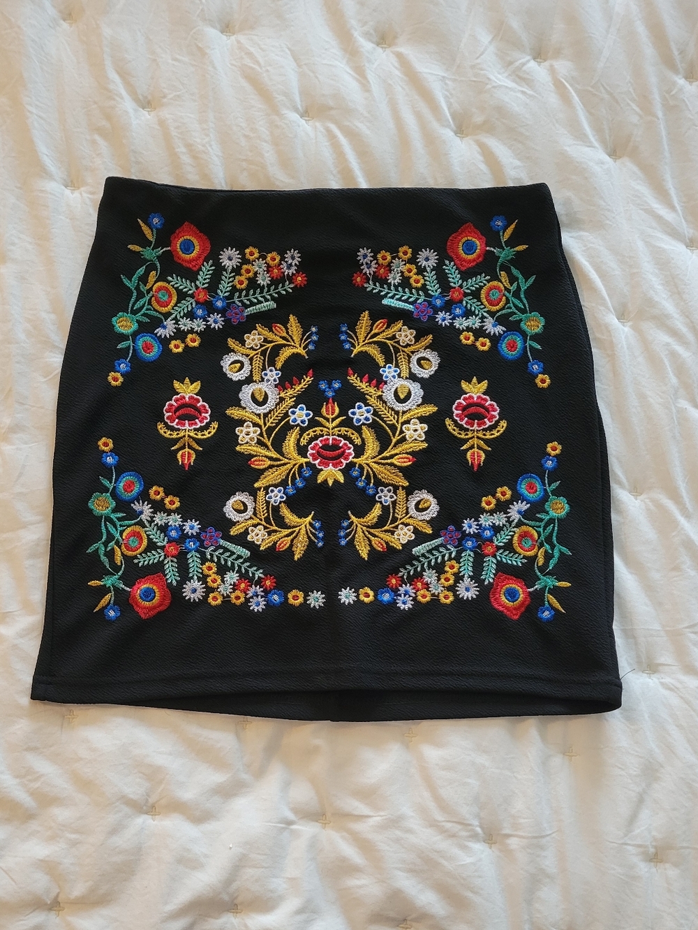 Embroidered Mini Skirt Size M